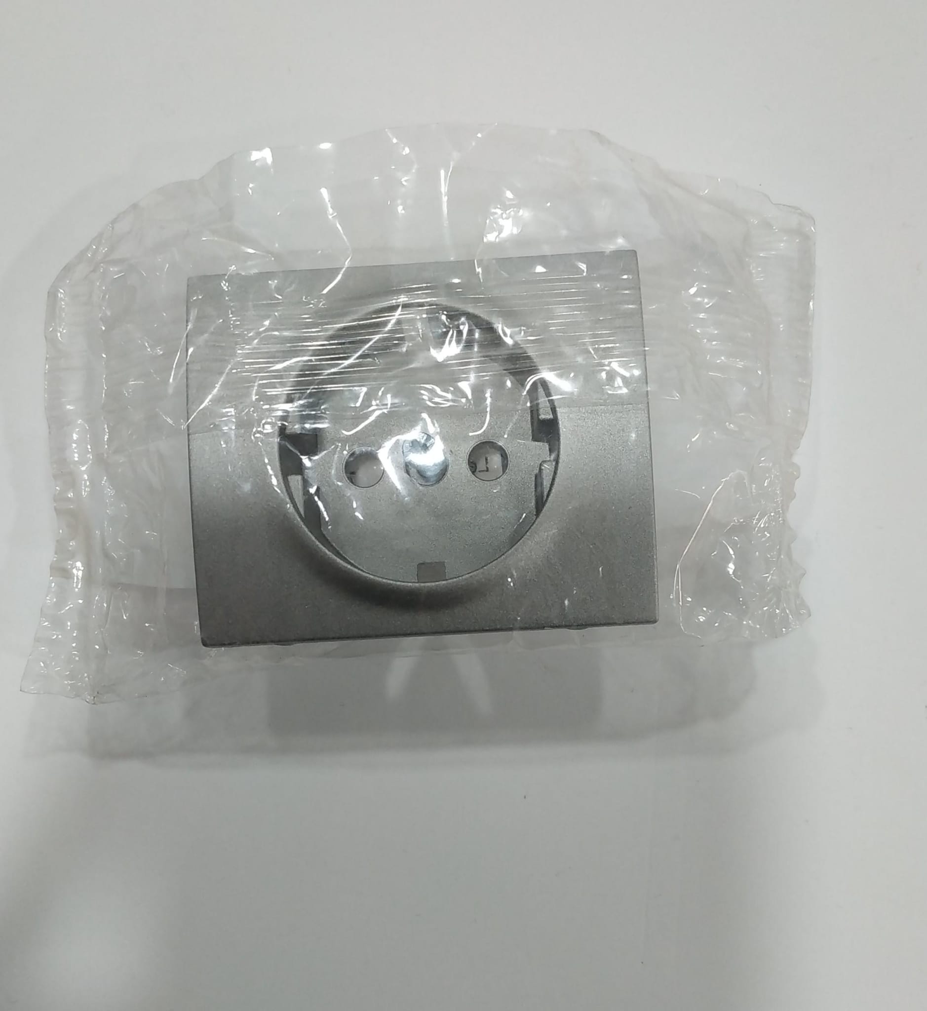 Placa Legrand Galea Life 771320 para toma de enchufe 2P+F aluminio