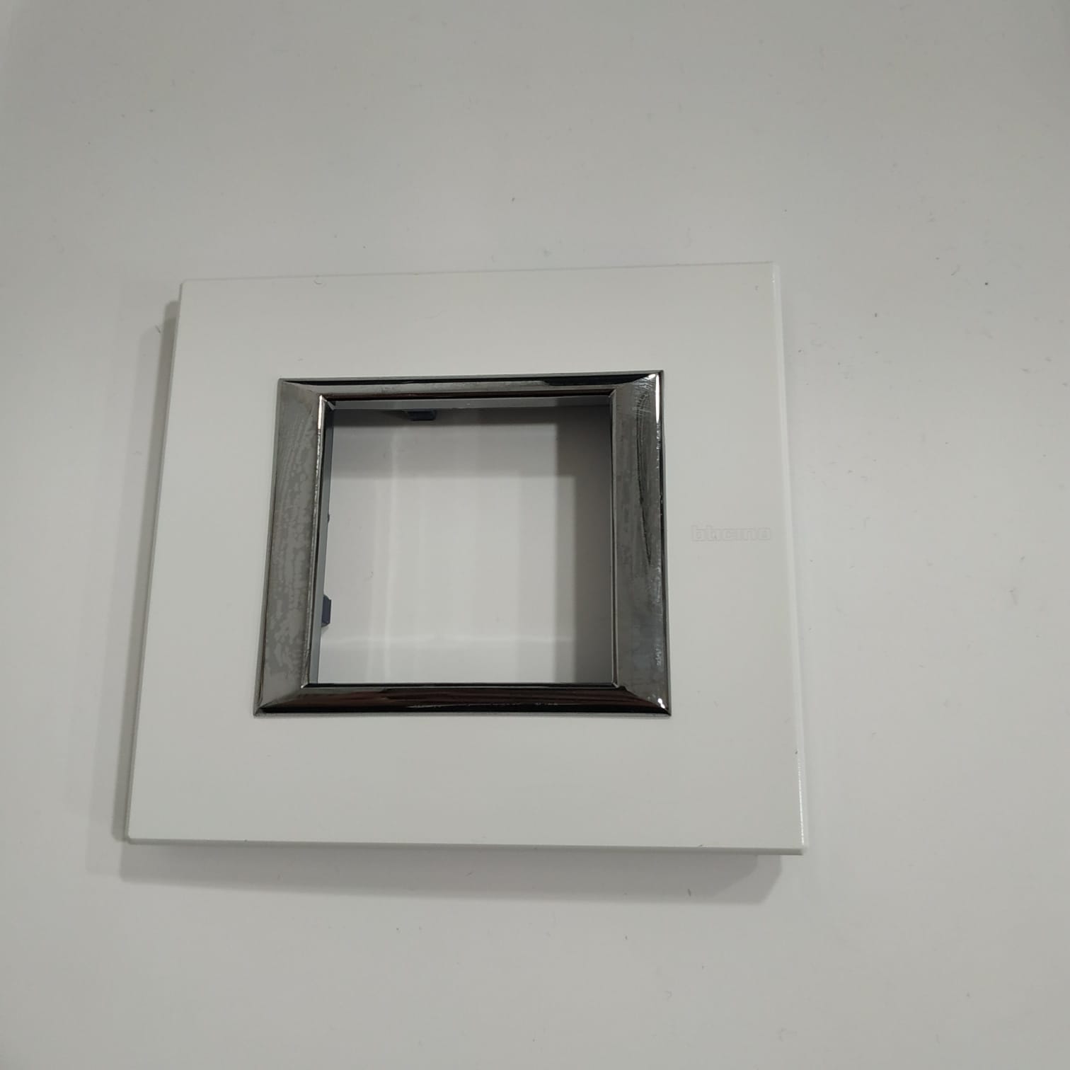 Placa 2 módulos Bticino Axolute aluminio lacado Blanco Limoges HA4802BG