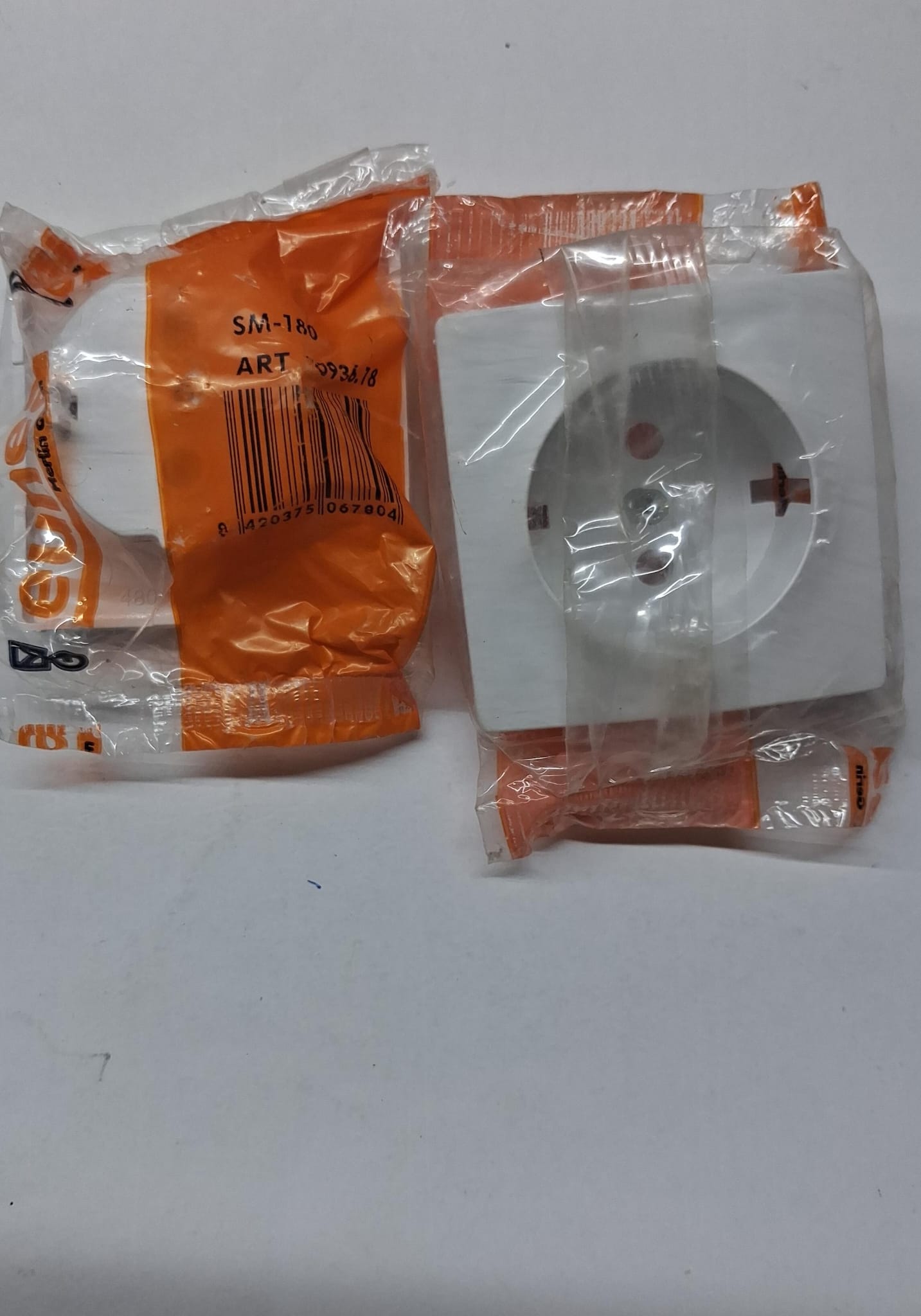 Tapa Base 2P+TTL CS Eunea SM-180 Blanca Polar 70937.18
